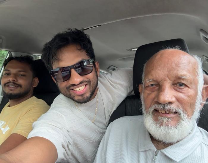 Mr. T.A. Pathrose Tholanikunnel in a selfie with his grandsons Norvin and Godwin